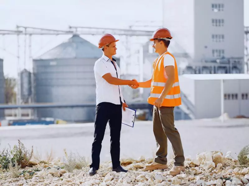 Наемете техника от нас